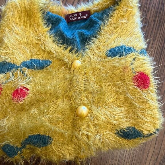 Beautiful Retro Girls Chartreuse cherry sweater. 🍒 size 5. - Picture 2 of 7